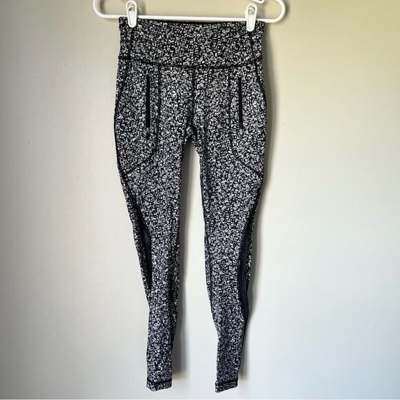 Lululemon Women’s Black White Floral Full Length Workout Leggings Size 4 - Picture 1 of 7